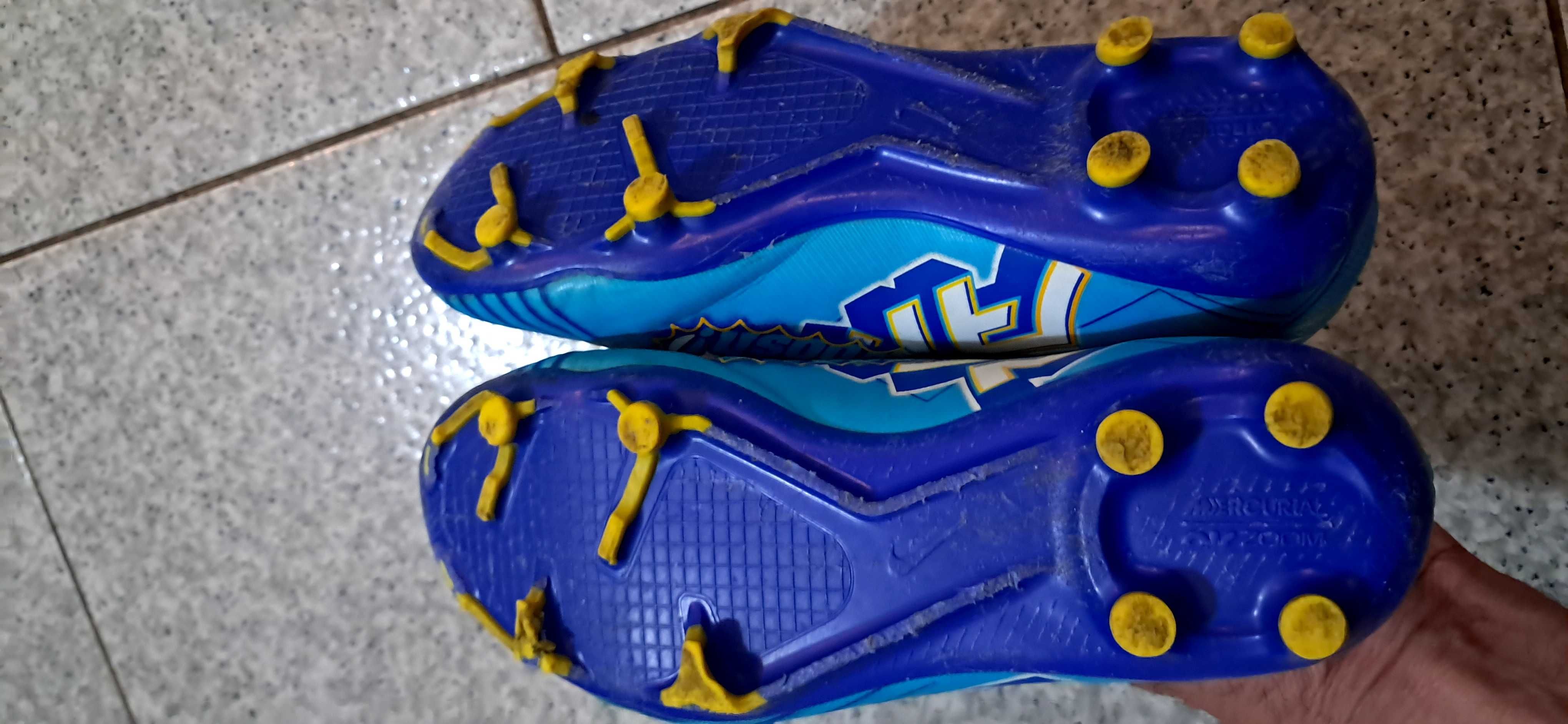 3 pares de sapatilhas número 36. 20euros as 3.