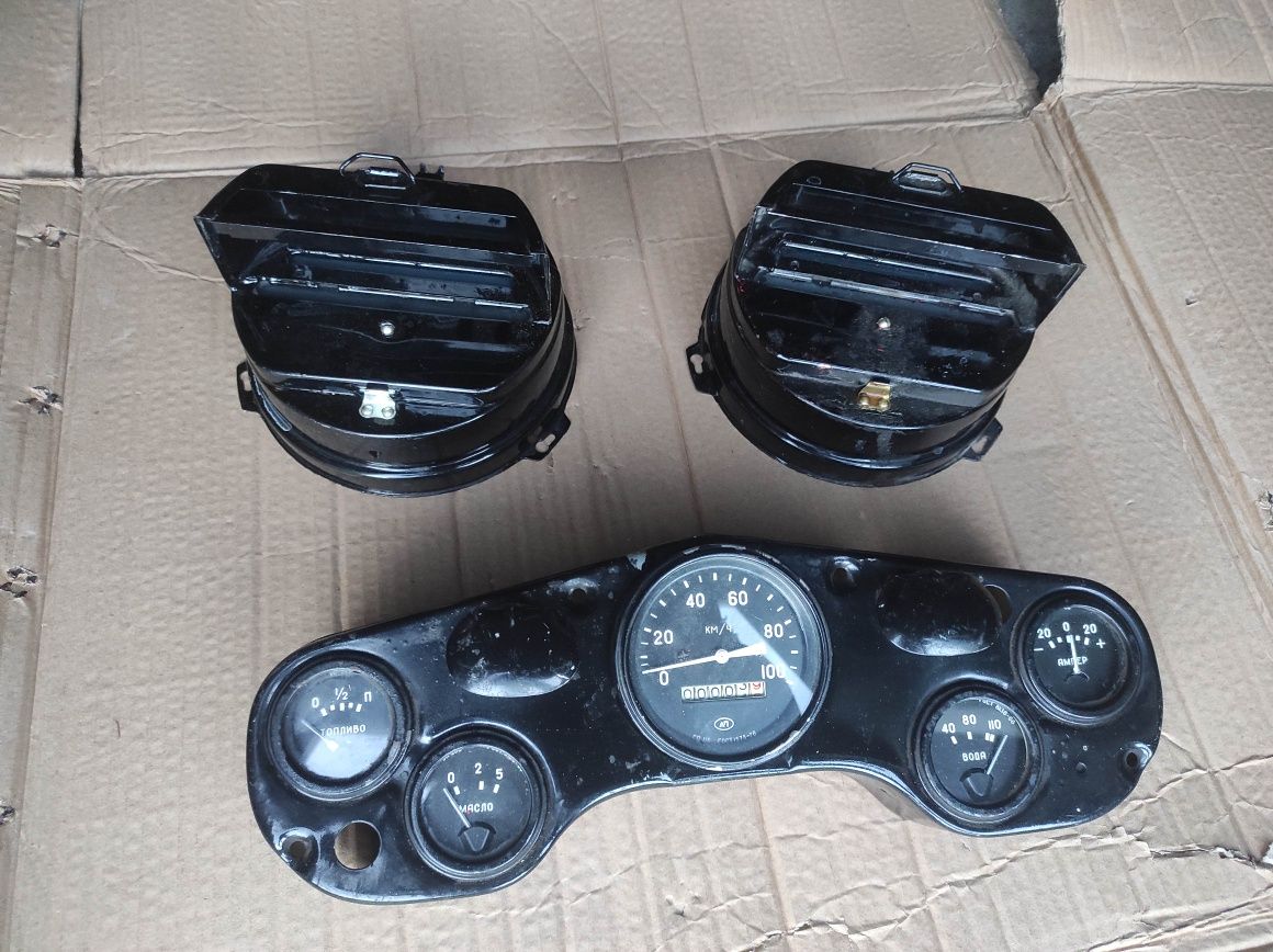 Notki na lampy UAZ Gaz 69 LIAZ kokpit licznik zegary