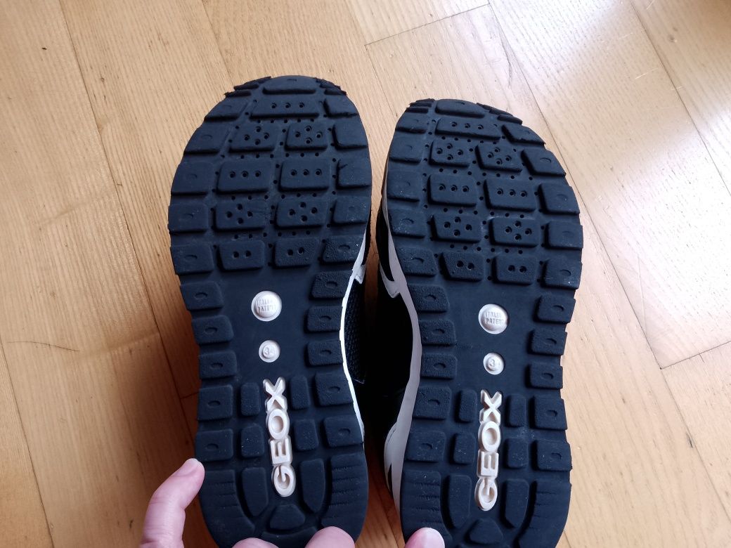 Buty chłopięce marki Geox rozmiar 34