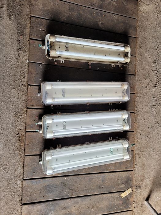 Lampa garażowa szczelna