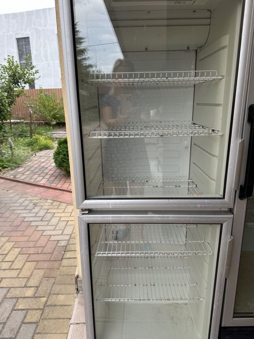 Холодильник комерційного призначення