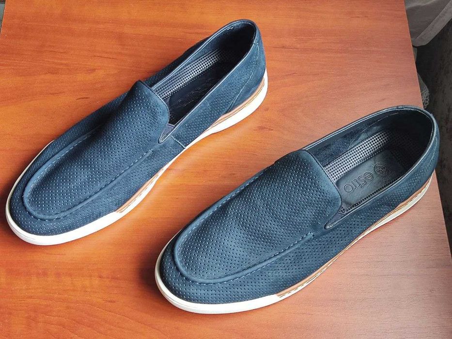 Чоловічі лофери нубукові з перфорацією Estro ER00112557 43 розмір