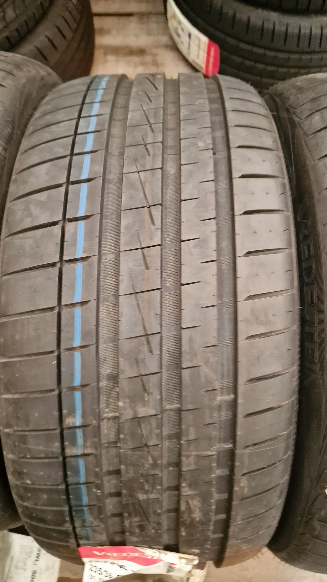 235/35r19 91Y XL Vredestein Ultrac Vorti +