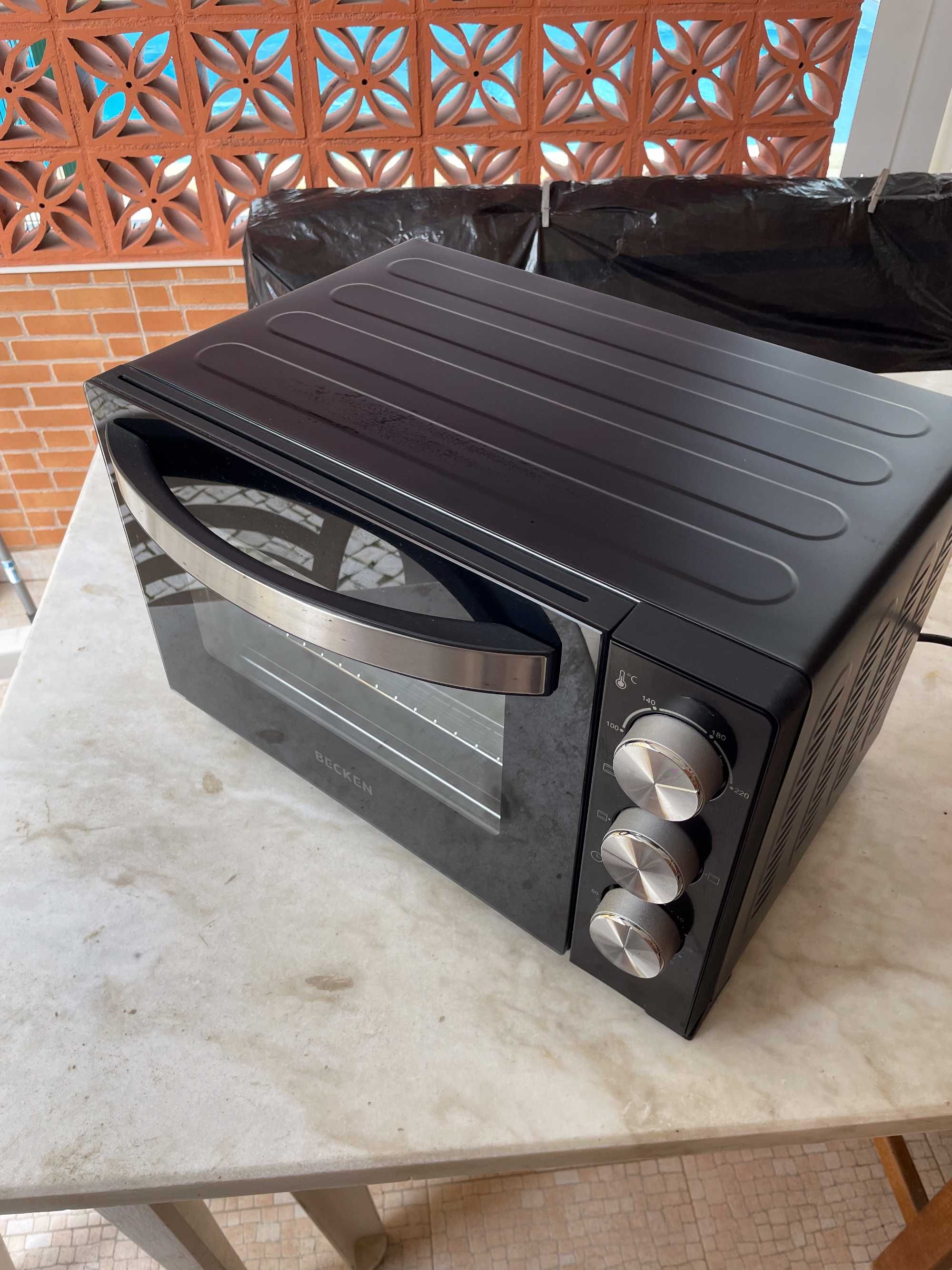 Mini-forno BECKEN BMO4136 (Capacidade: 20 L - 1380 W)