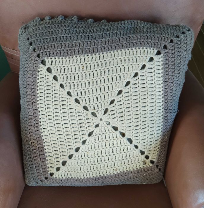 Almofadão de lã em crochet