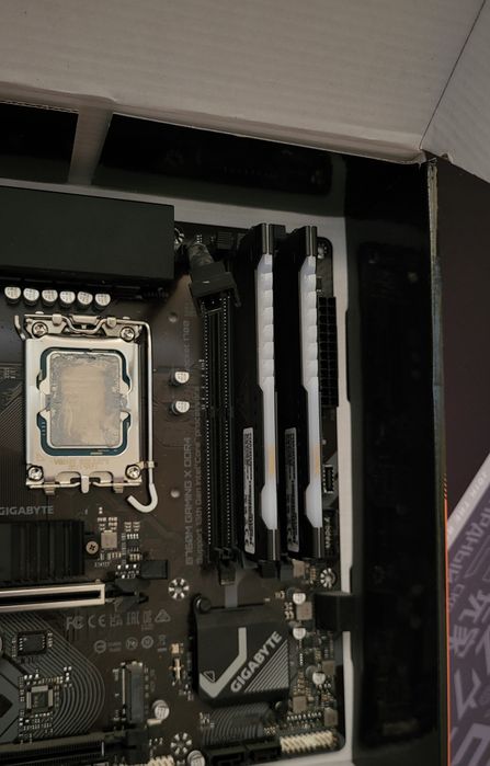 32GB Оперативной памяти ddr 4 , Процессор i7 12700K, GIGABYTE B760M