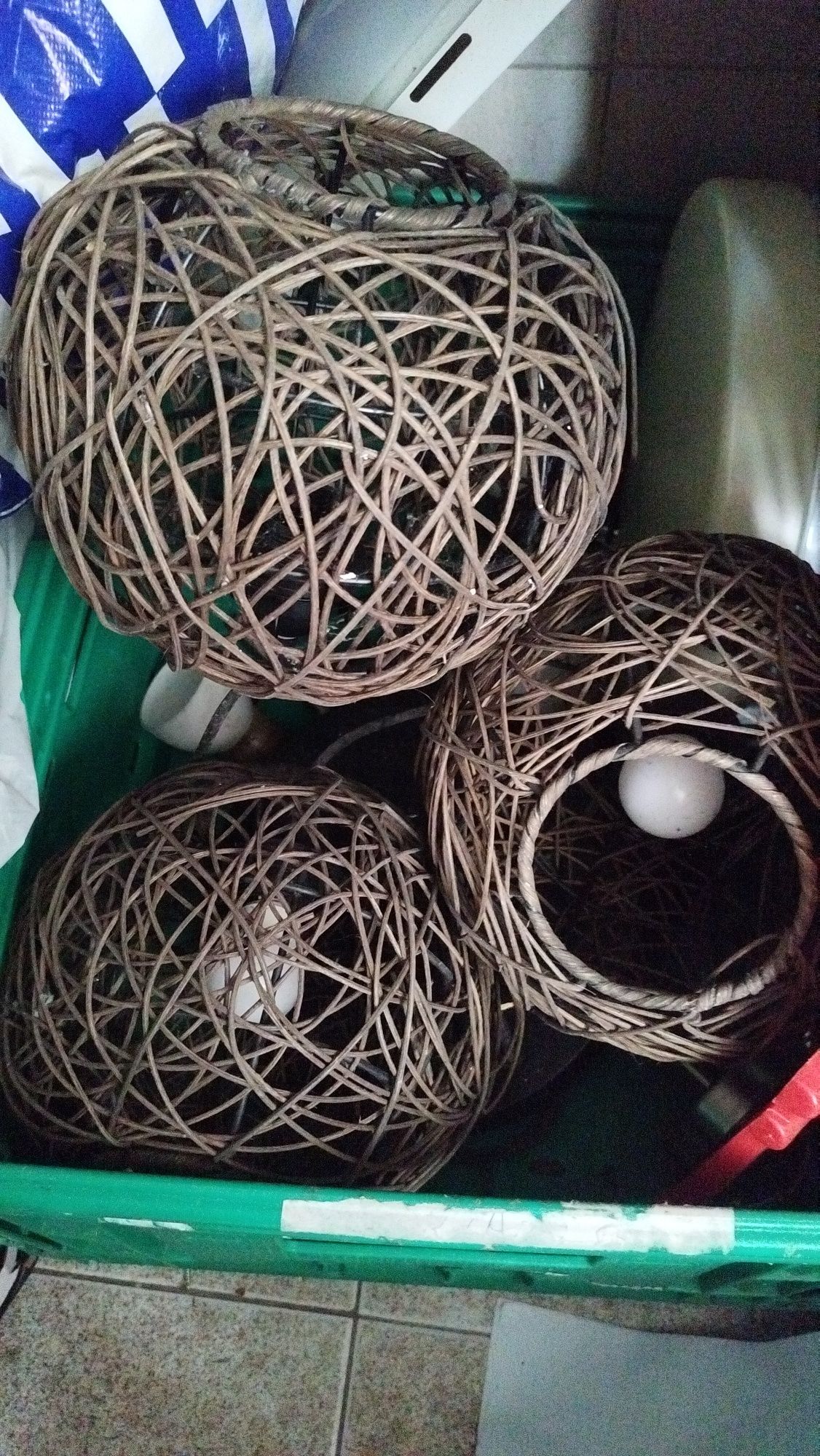 Candeeiro com 3 bolas em "palha"