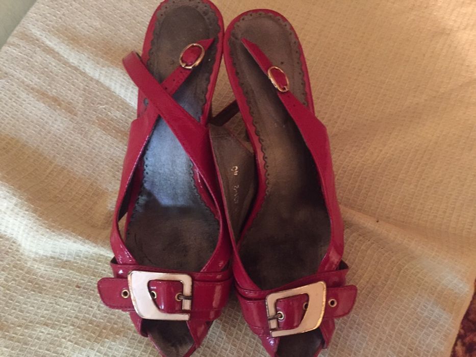 Босоножки кожанные