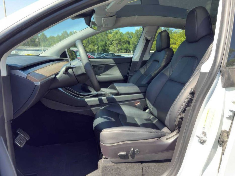 Tesla Model Y Long Range      2021