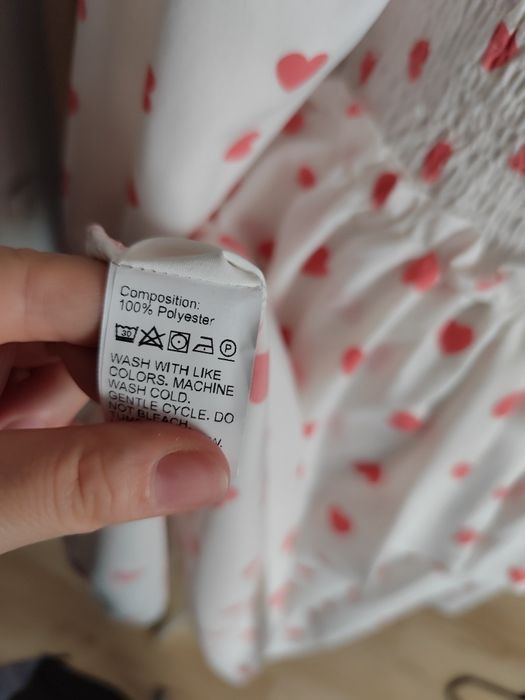 Dziewczęca sukienka w serduszka r.42/44