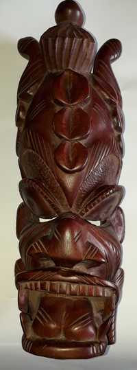 Большая африканская маска из красного дерева