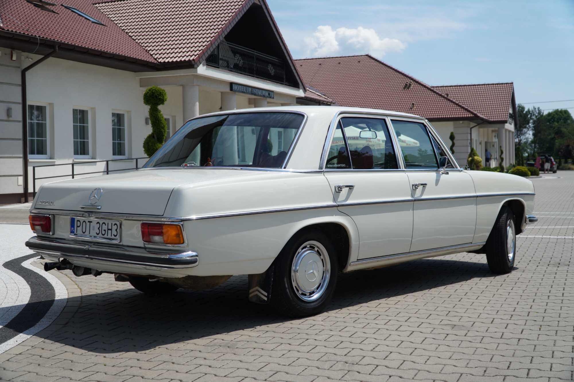Mercedes W115 z 1973r - wynajem auto do ślubu i nie tylko