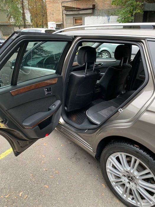 Mercedes Benz E350 повний привід 2011 рік