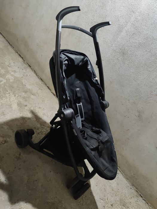 Carrinho Quinny muito compacto
