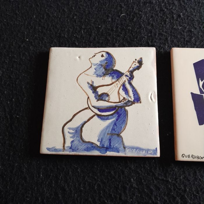 Azulejos de coleção com arte do artista Querubim Lapa, dois exemplares