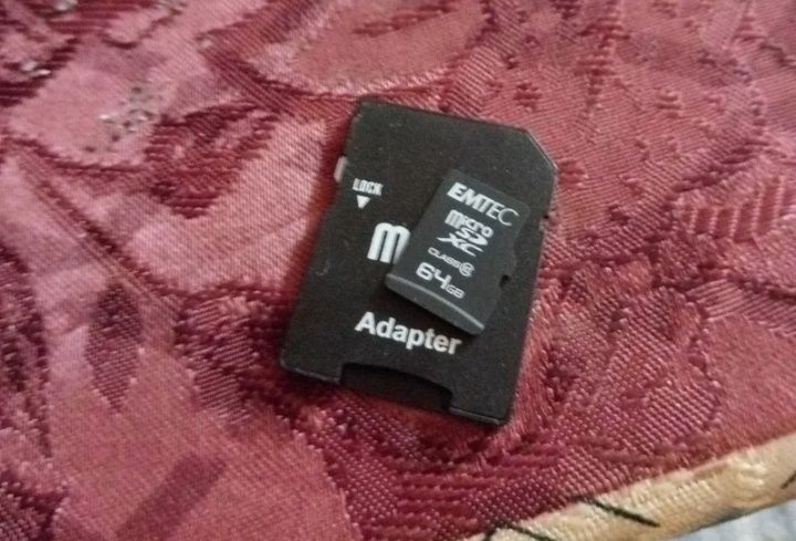 Cartão de memória 64 Gb mais adaptador