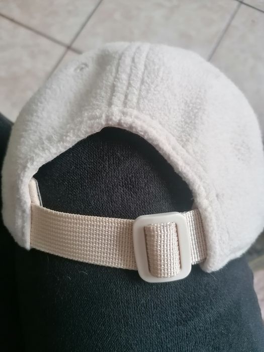 Czapka z daszkiem - materiał polar .