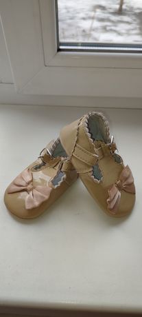 Лаковані туфлі-пінетки для дівчинки