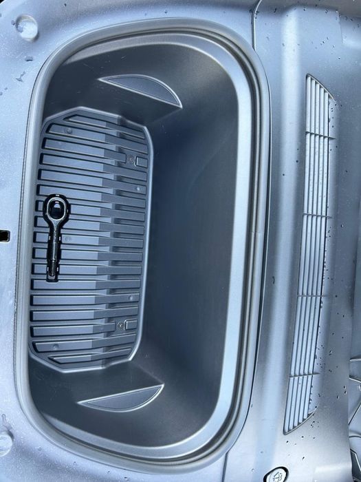 Tesla Model Y Performance  Одесса,Интересует обменна квартиру в Одессе