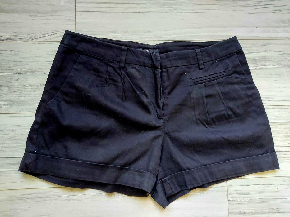 Czarne eleganckie krótkie spodenki podwijane H&M r. 38 / M