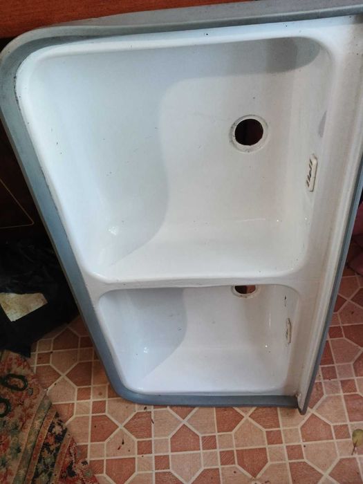 Умывальник двойной эмаль.