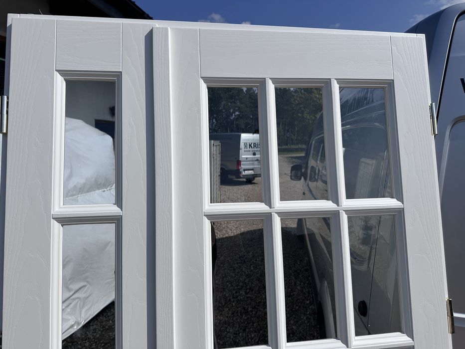 Drzwi wewnętrzne drewniane dwuskrzydłowe białe szpros Montaż c Polska