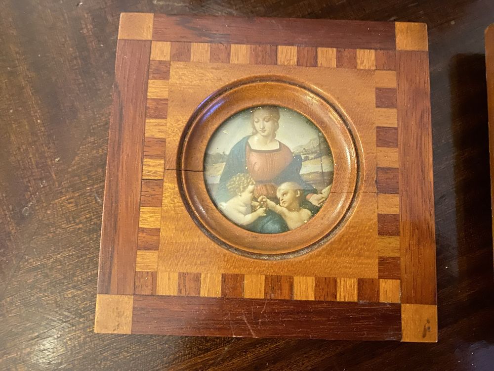 3 quadrinhos pequenis com imagens religiosas