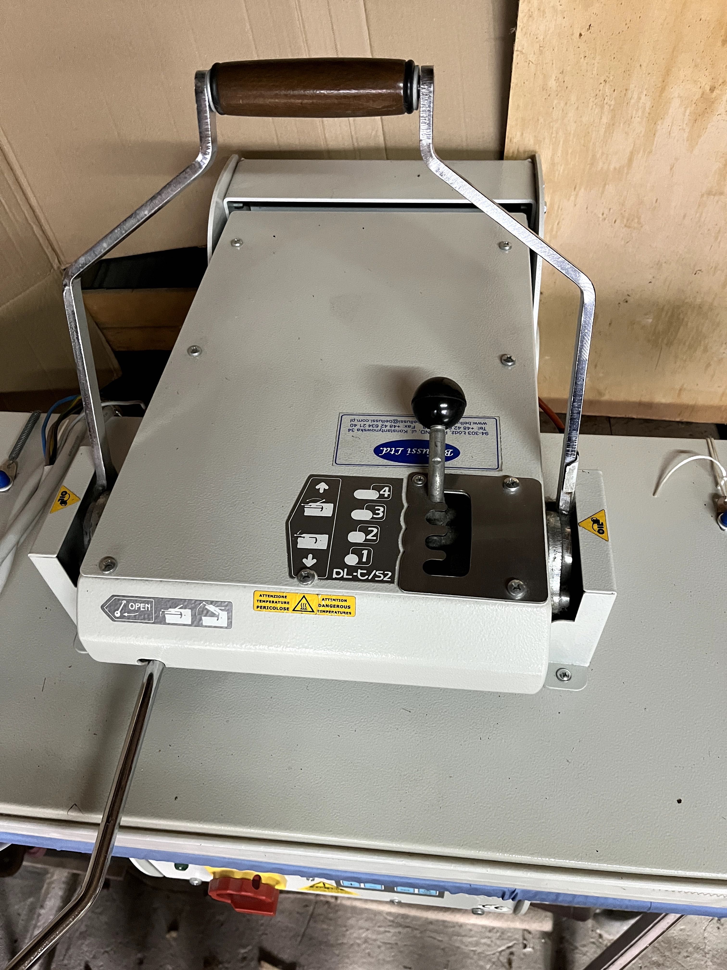 TERMOPODKLEJARKA / Prasa stołowa / klejarka płytowa comel PL/T 1100