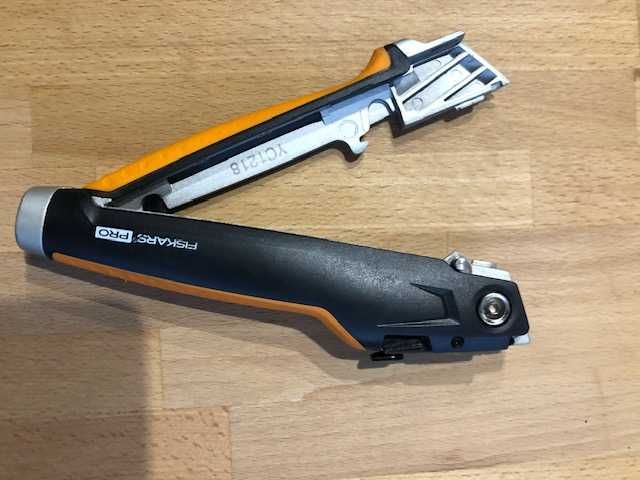 Ніж для гіпсокартону Fiskars Pro CarbonMax