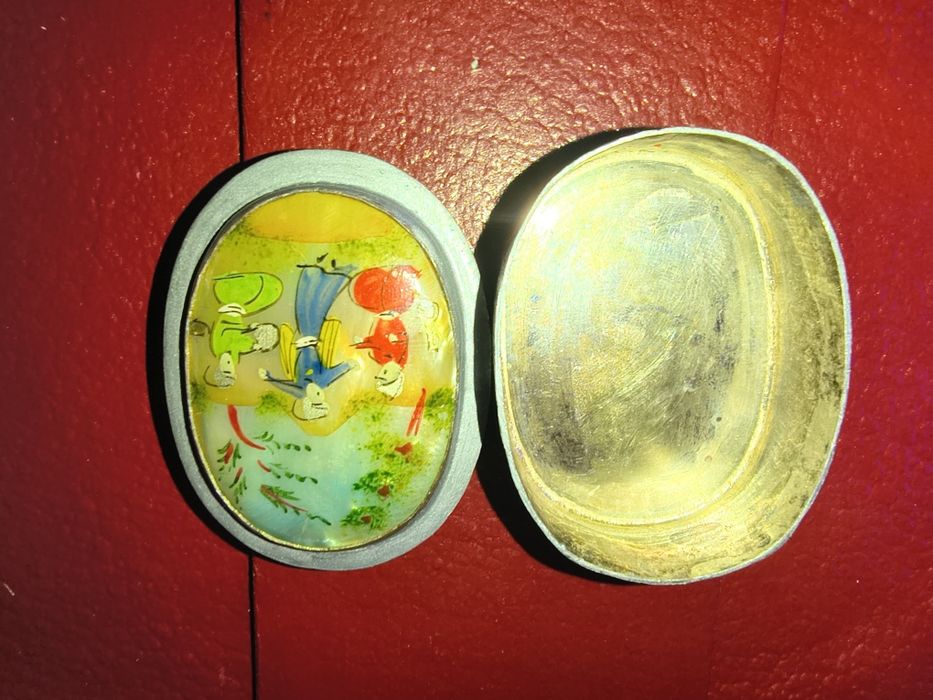 Zabytkowe pudeleczko