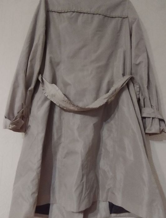 Демісезонний жіночий плащ
