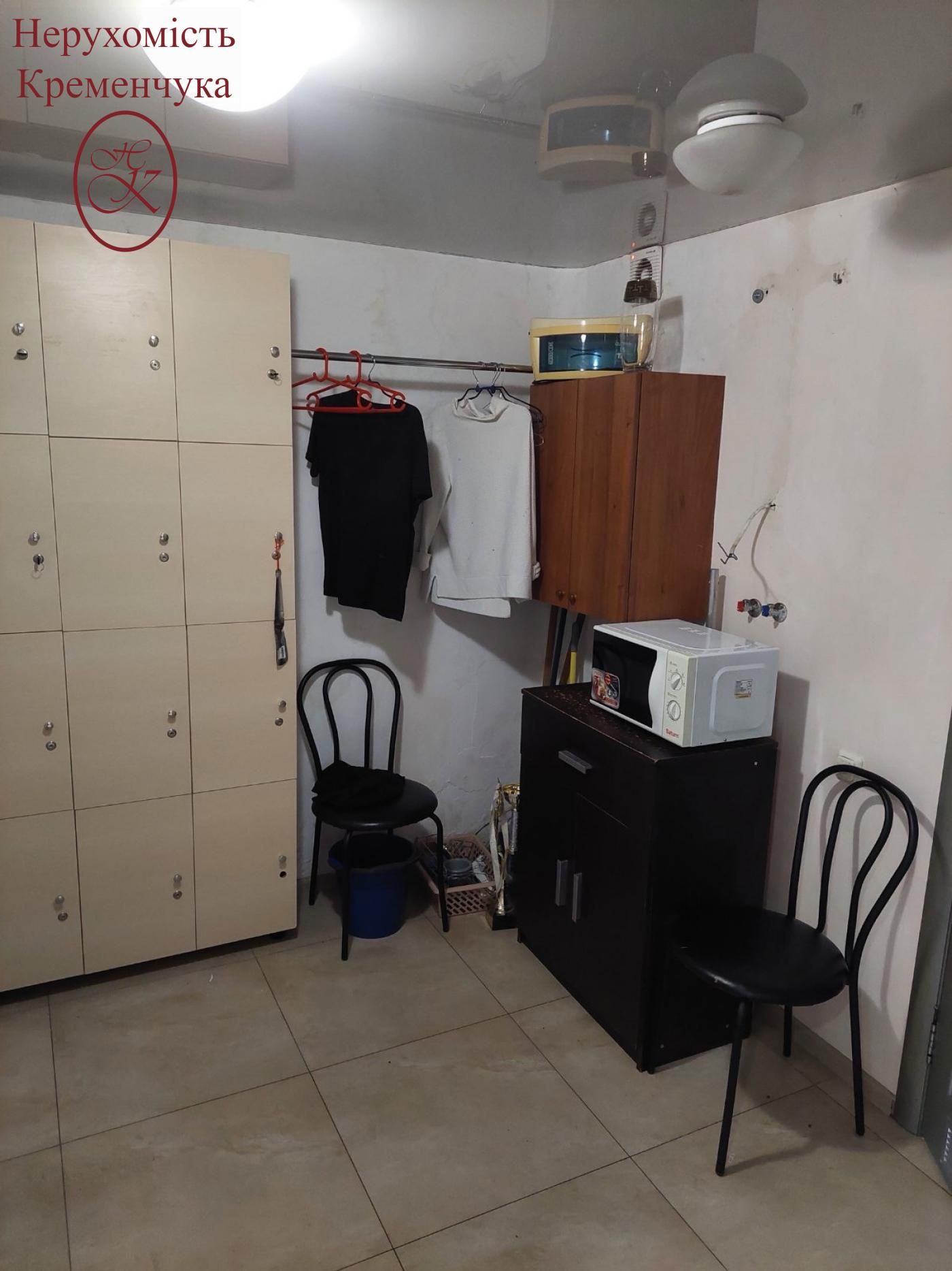 Комерційне приміщення 67.8 м²/Героїв Дніпра/окремий вхід