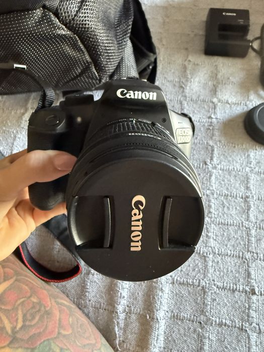 Maquina Canon EOS 1300 D