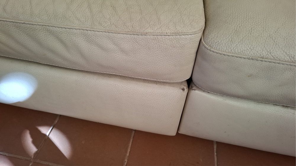 Sofa de 2 lugares, pele creme
