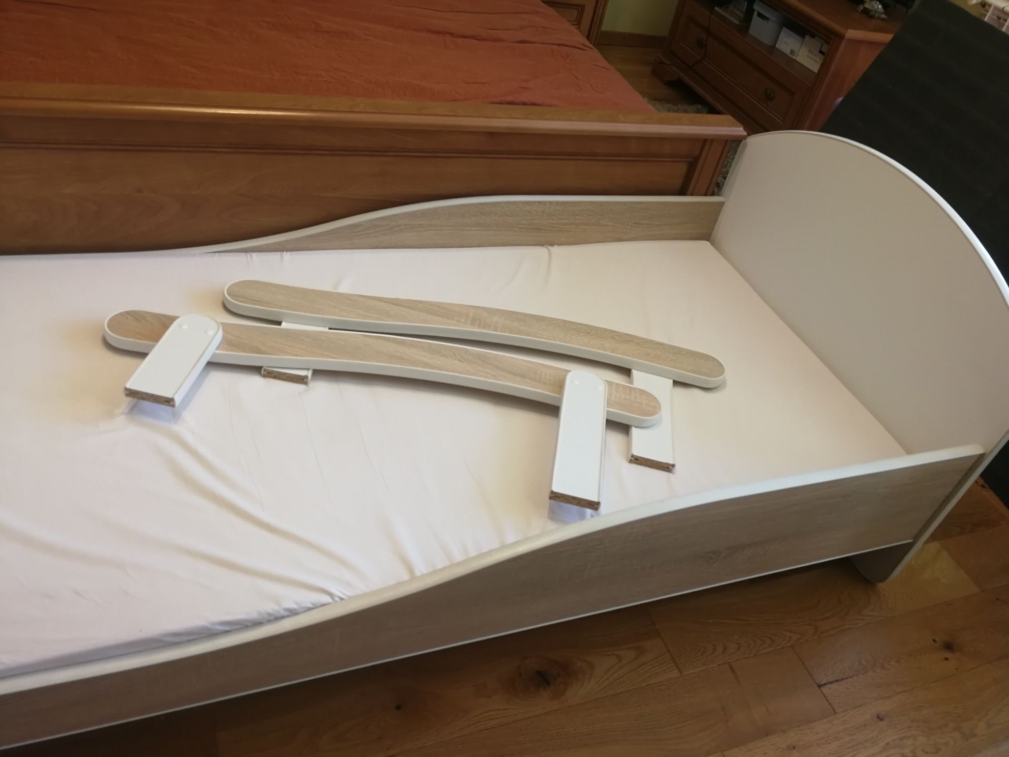 Łóżko dziecięce 180x80 z szufladą, materacem i dwiema zapórkami
