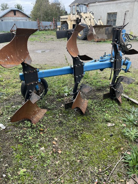 Плуг оборотний