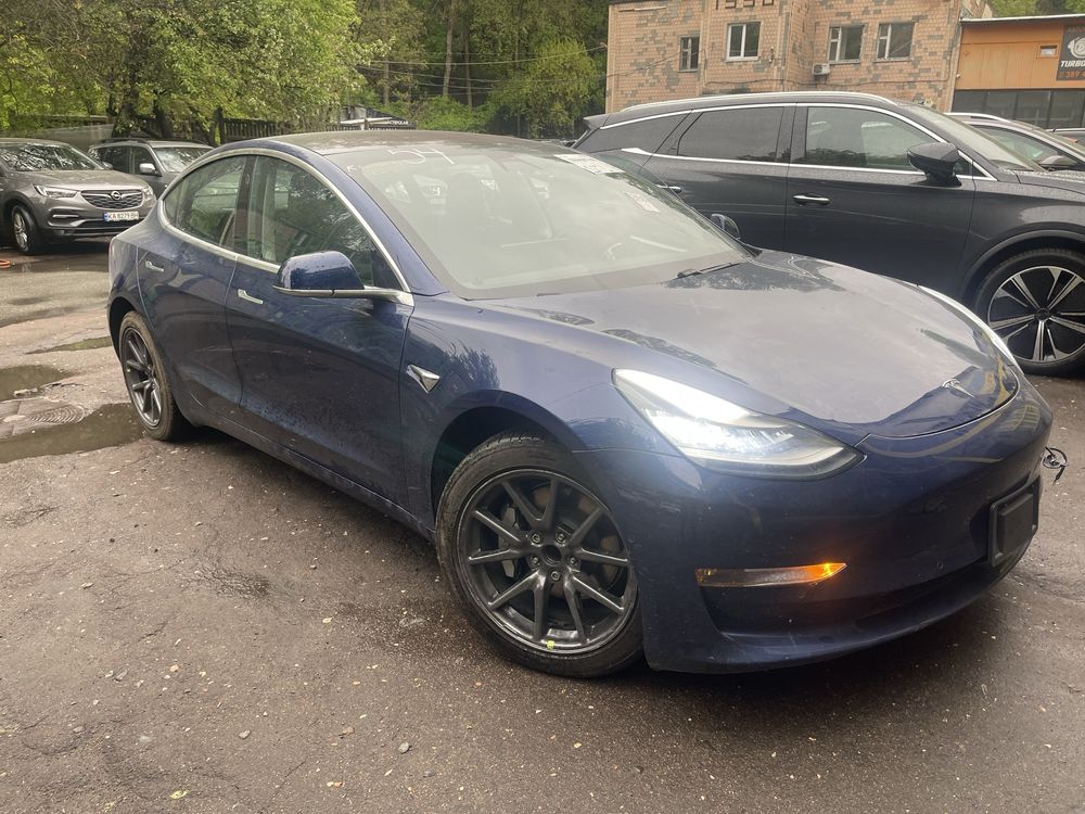 Tesla model 3 long range автопілот 3.0