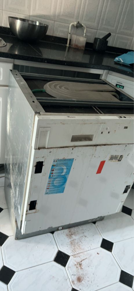Máquina de Lavar Loiça Encastre Whirlpool – Para Peças com Cestos