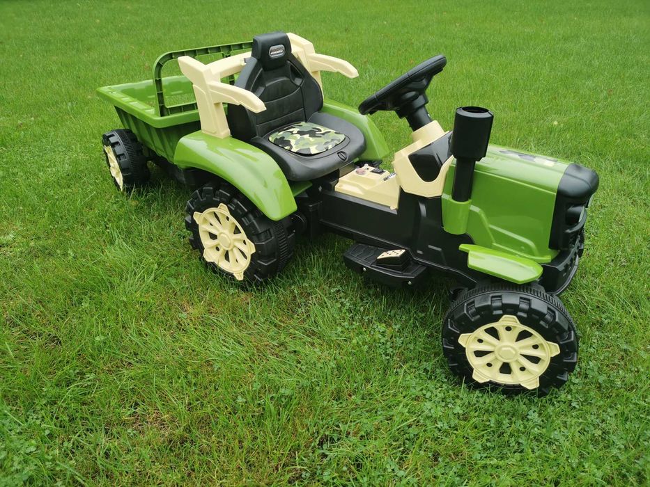 Traktor z przyczepą pojazd auto autko autka na akumulator elektryczny