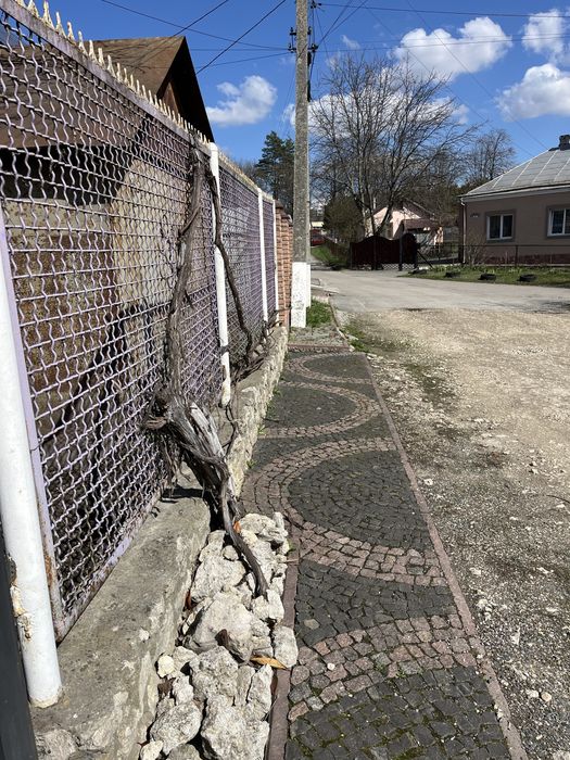 Продається домогосподарство в центральній частині м.Тернополя.