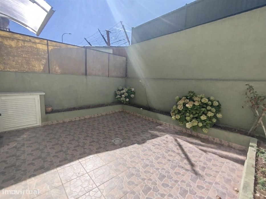 Apartamento T1 COM TERRAÇO para venda -  Buraca