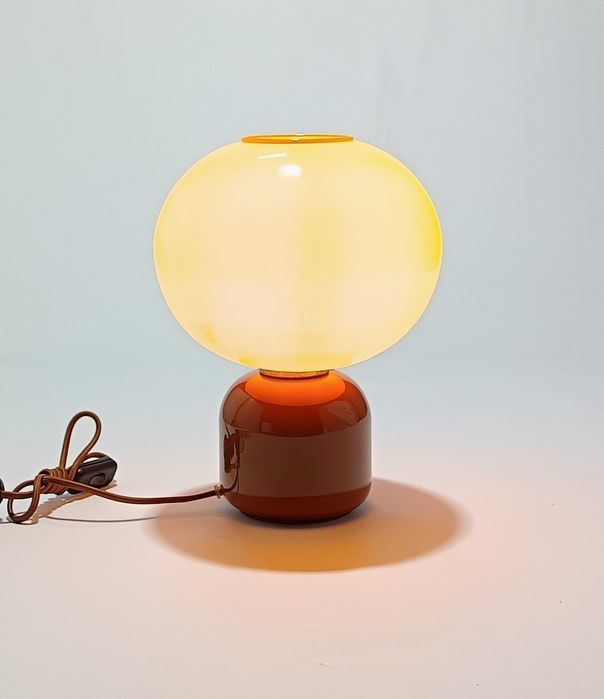 Candeeiro de mesa moderno em vidro