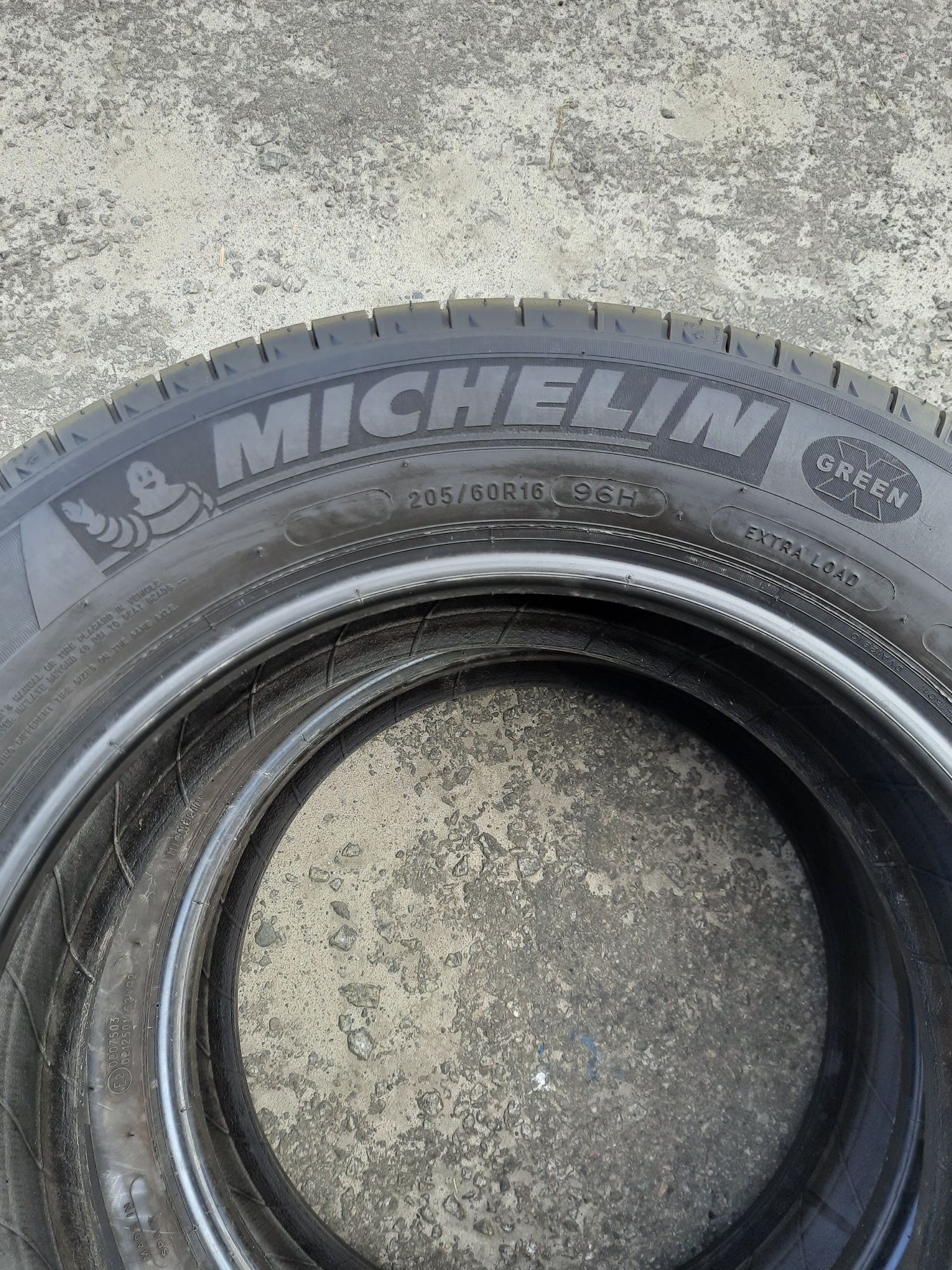 Продам комплект шин Michelin 205/60/16