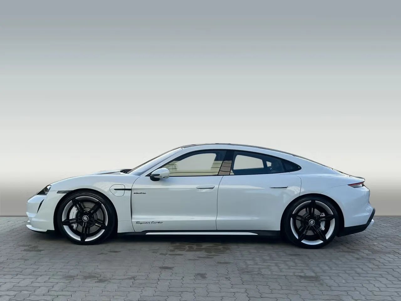 Porsche Taycan Porsche Taycan Turbo - 2.6 sec / 100kmh - 33 000km