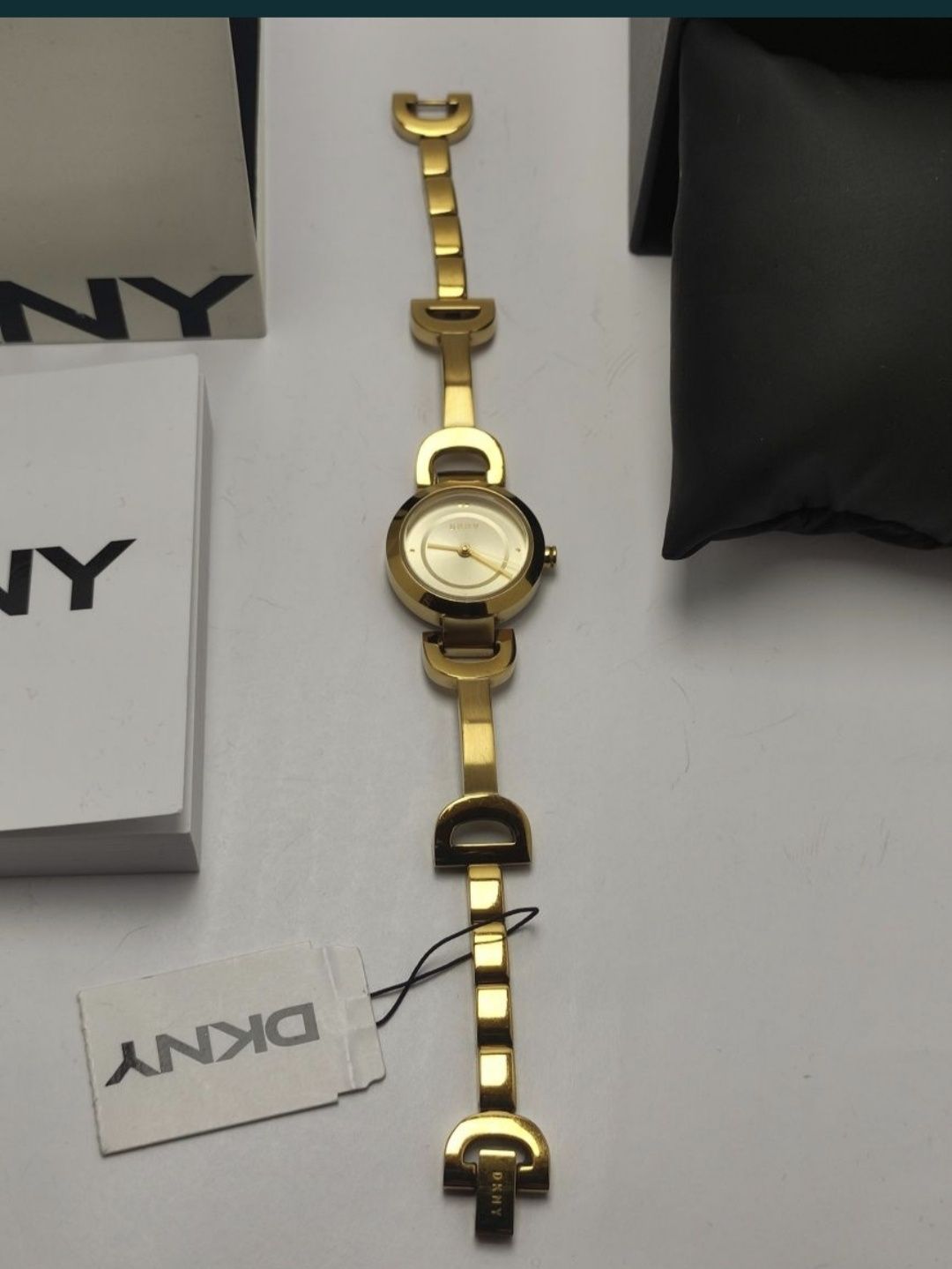 Zegarek damski DKNY pozłacany na ozdobnej bransolecie