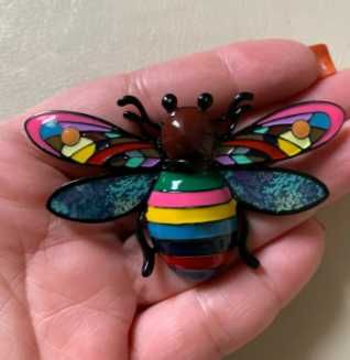 подарок даме муха пчела жук цветная огромная брошь брошка кулон