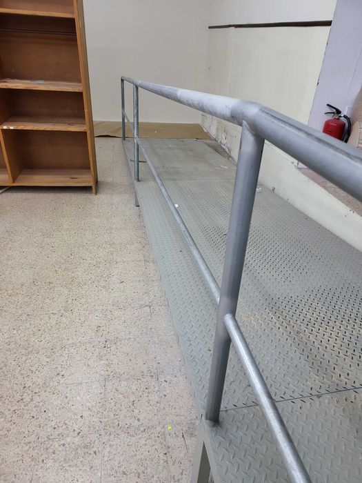 Rampa em ferro com degraus