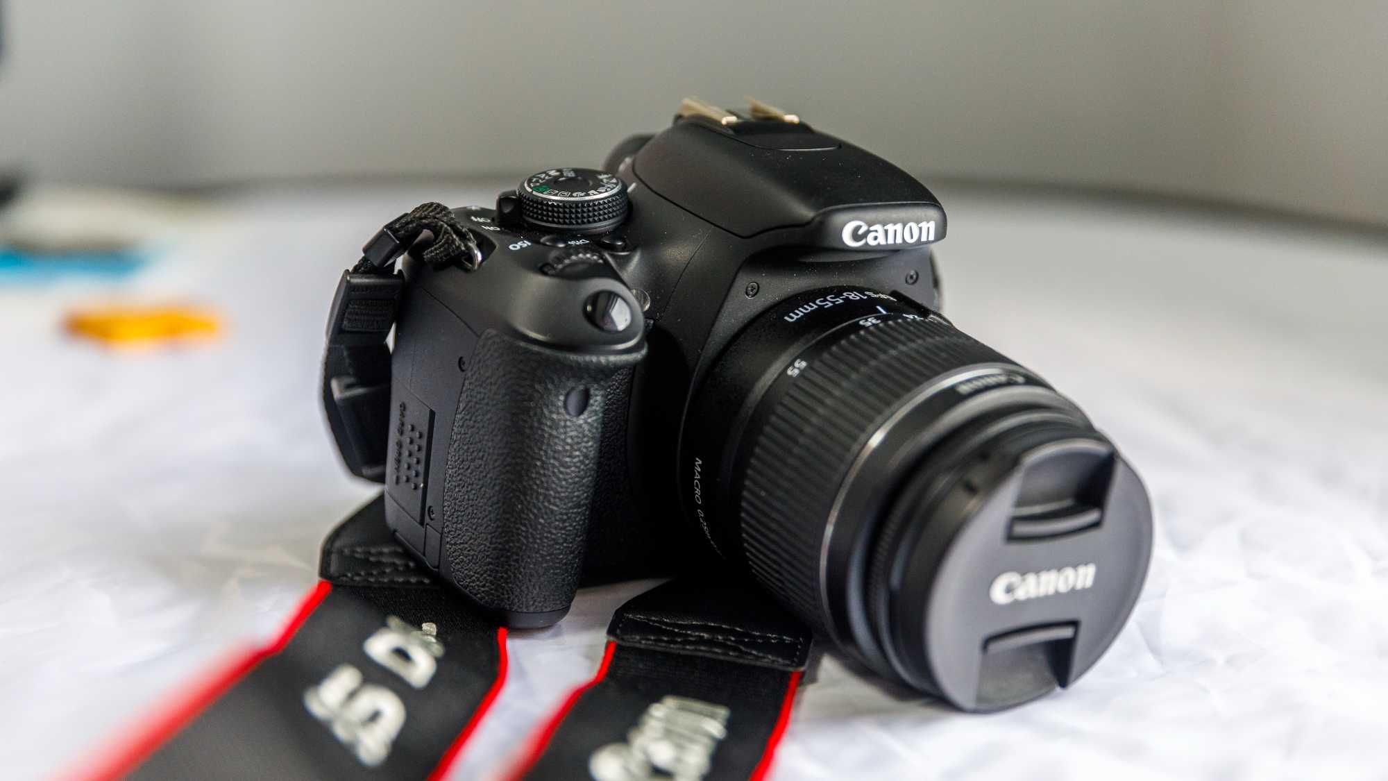 Дзеркальний фотоапарат Canon EOS 600D kit (18-55 mm)