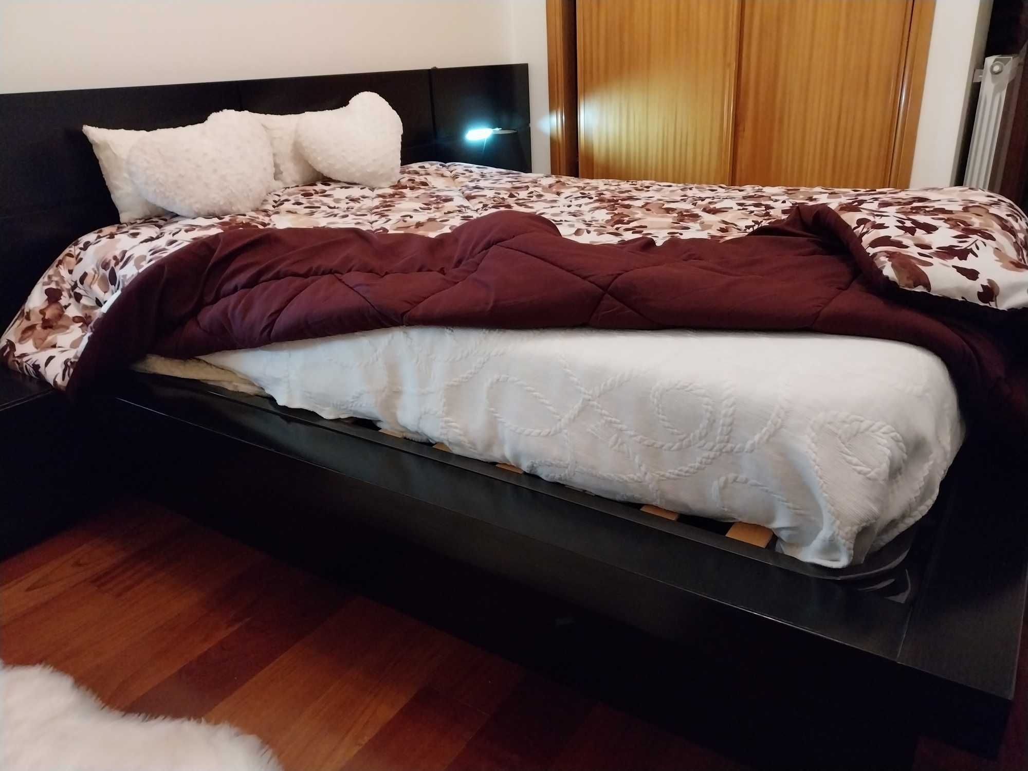 Mobília de quarto de casal completa em madeira maciça de Wengue