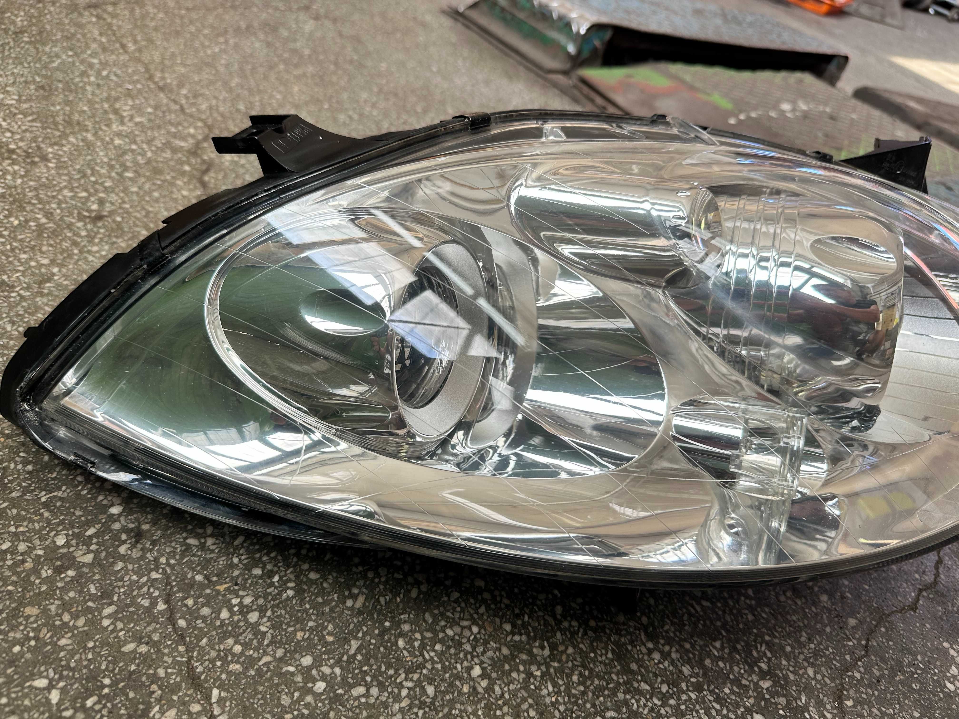 Mercedes A klasa W169 Reflektor lampa XENON cały kompletny PRAWY ŁADNY